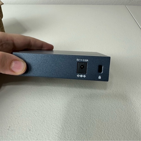 TP-Link 5-Port Gigabit Desktop Switch TL-SG105 - Picture 8 of 10